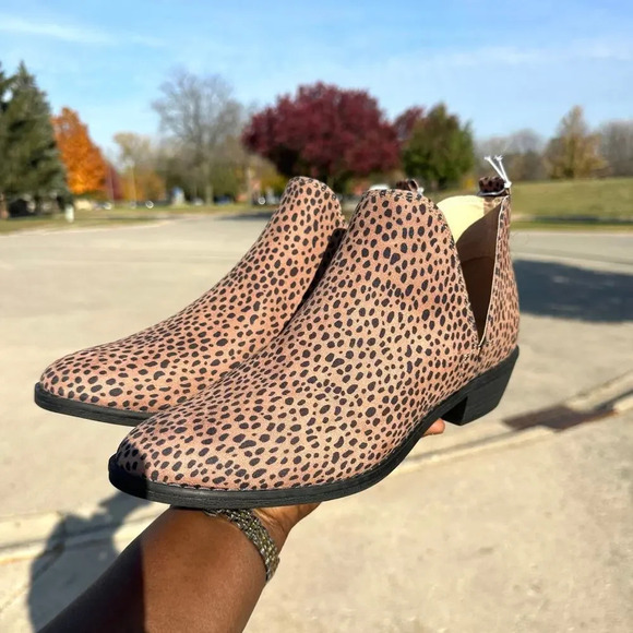 Universal Thread Women's Nora Leopard Pointed Toes Cut Out Ankle Booties Size 10 - Picture 10 of 12